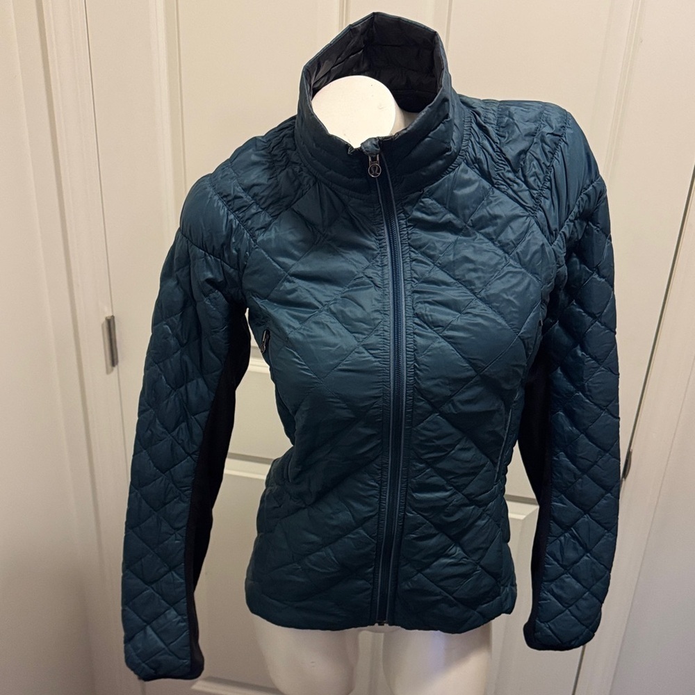 lululemon athletica Teal Quilted Puffer Reversible Run Jacket. - Picture 3 of 13